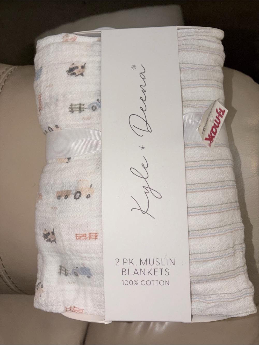 Kyle + Deena 2-Pack Baby Muslin Blankets in White with Soft Print
